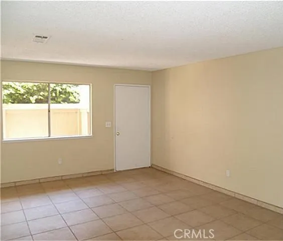 Photos taken prior to current tenancy