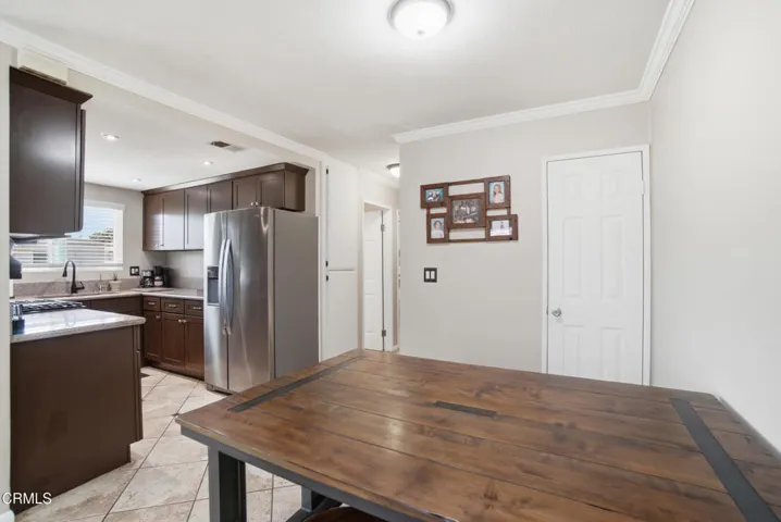 Dining Area (3)