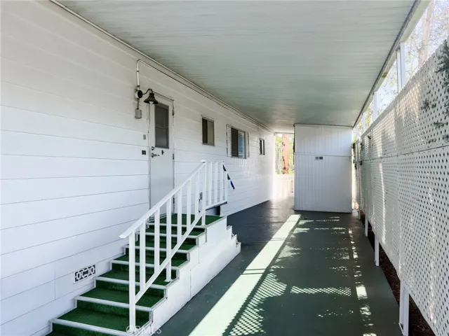 Carport, side entrance