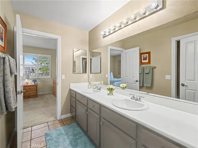 Jack & Jill Bathroom Upstairs