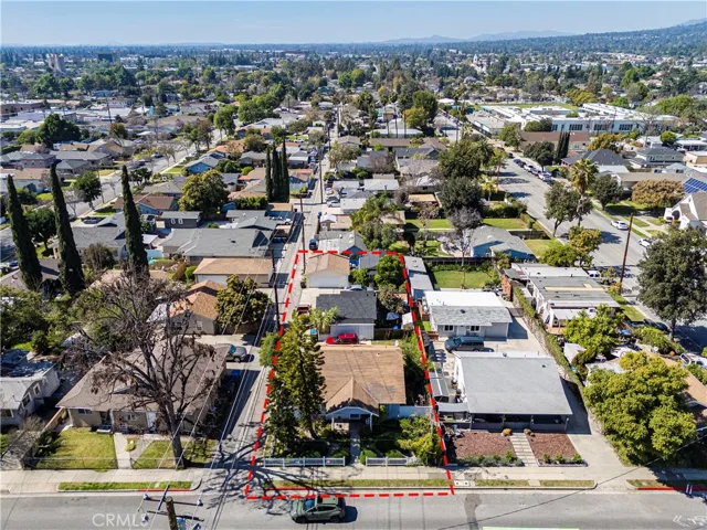 Outline of triplex lot looking West