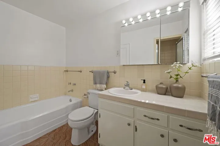 5345 Village, Los Angeles, California 90016