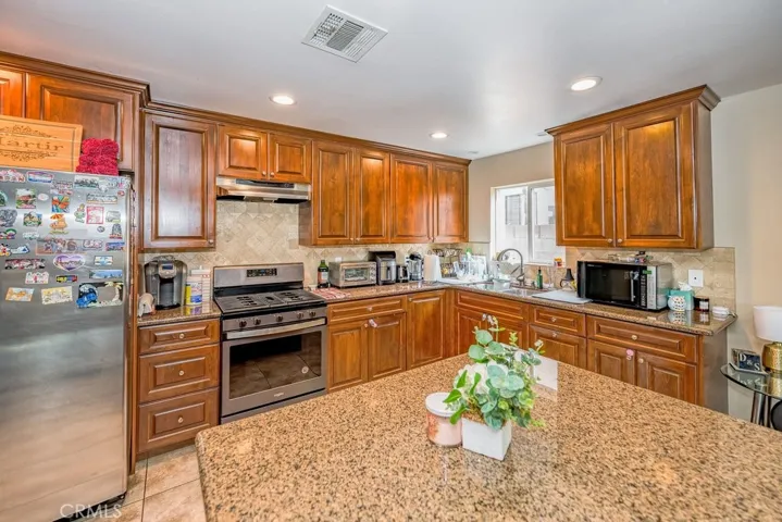 6834 Quinton Lane, Tujunga, California 91042