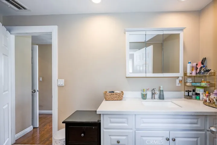 6834 Quinton Lane, Tujunga, California 91042