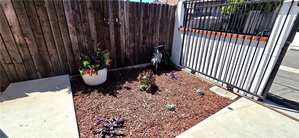 6834 Quinton Lane, Tujunga, California 91042