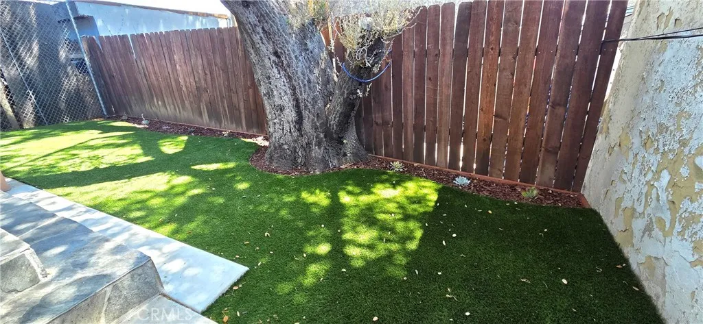 Artificial Turf with Bark Accent