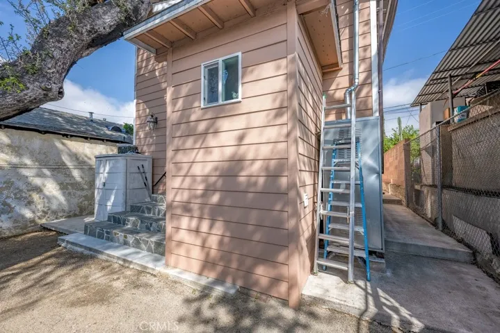 6834 Quinton Lane, Tujunga, California 91042