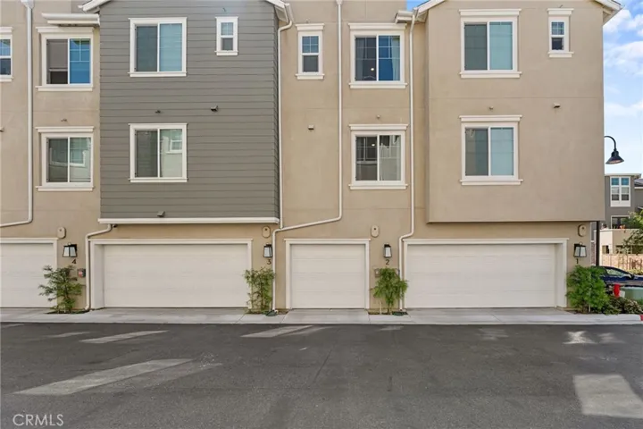 2 Car Tandem Garage (Unit 2)