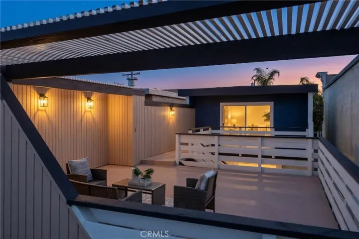Upper deck. AI enhanced lighting.
