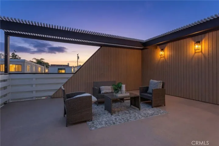 Upper deck. AI enhanced lighting.