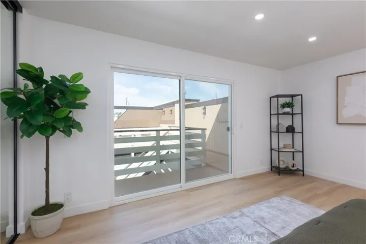 Primary suite with access to upper deck