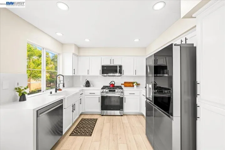 UPGRADED KITCHEN WITH STAINLESS STEEL LG APPLIANCES