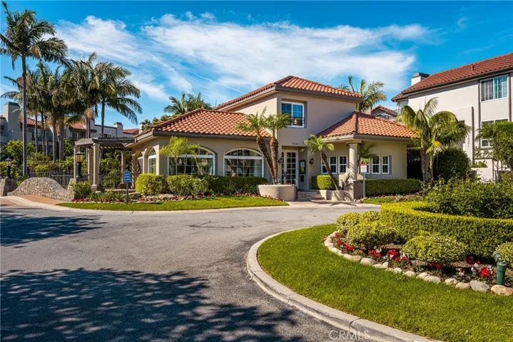 Enjoy the amenities of the lovely clubhouse