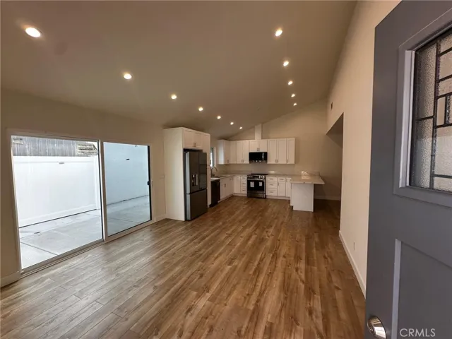 15950 Cohasset, Van Nuys, California 91406