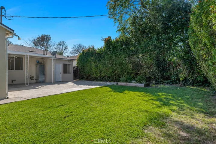 17435 Burma, Encino, California 91316