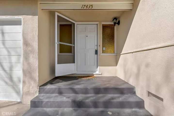 17435 Burma, Encino, California 91316