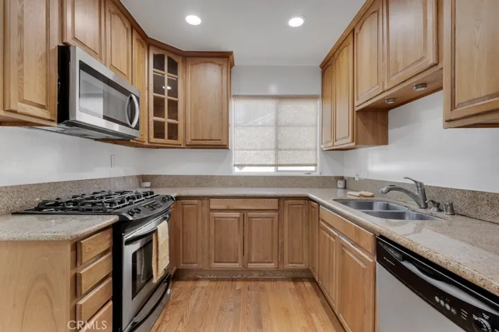 17435 Burma, Encino, California 91316