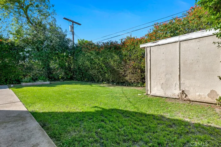 17435 Burma, Encino, California 91316