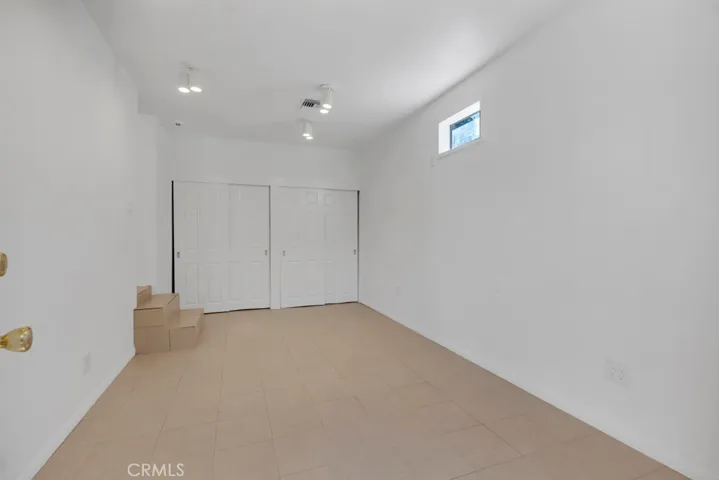 17435 Burma, Encino, California 91316