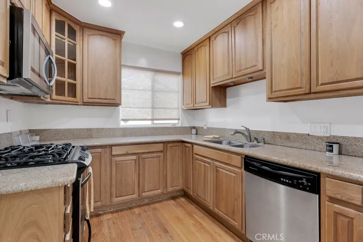 17435 Burma, Encino, California 91316