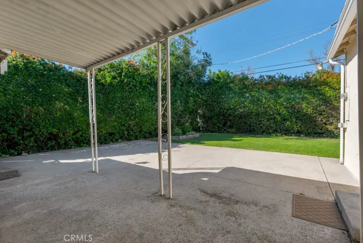 17435 Burma, Encino, California 91316