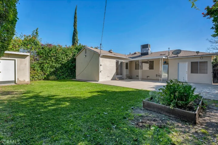 17435 Burma, Encino, California 91316