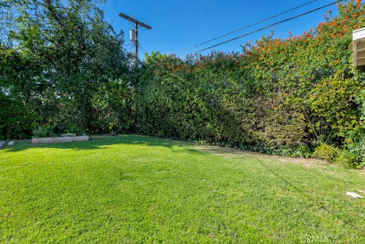 17435 Burma, Encino, California 91316
