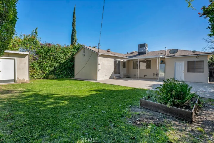 17435 Burma, Encino, California 91316