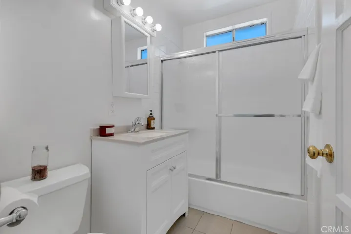 17435 Burma, Encino, California 91316