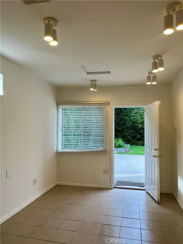 17435 Burma, Encino, California 91316