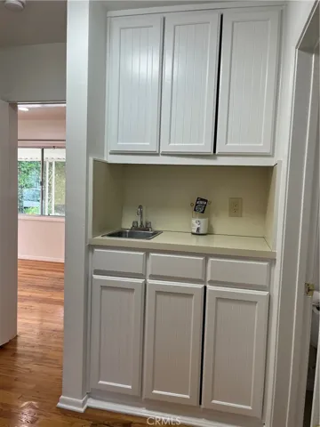 17435 Burma, Encino, California 91316