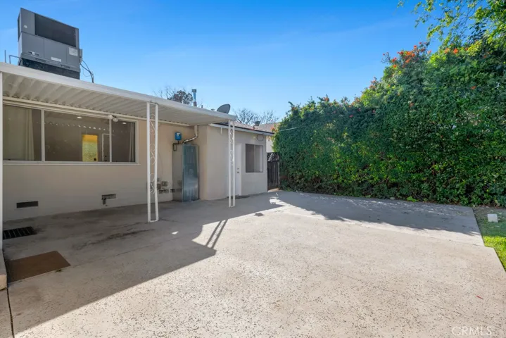 17435 Burma, Encino, California 91316