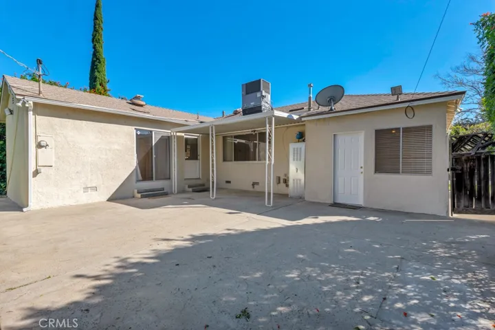 17435 Burma, Encino, California 91316