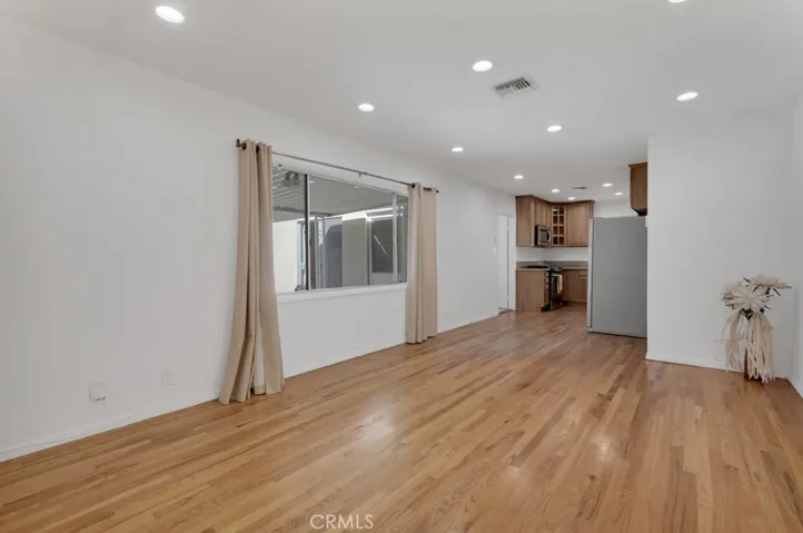 17435 Burma, Encino, California 91316