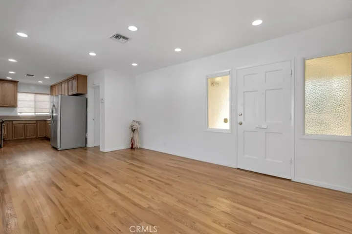 17435 Burma, Encino, California 91316
