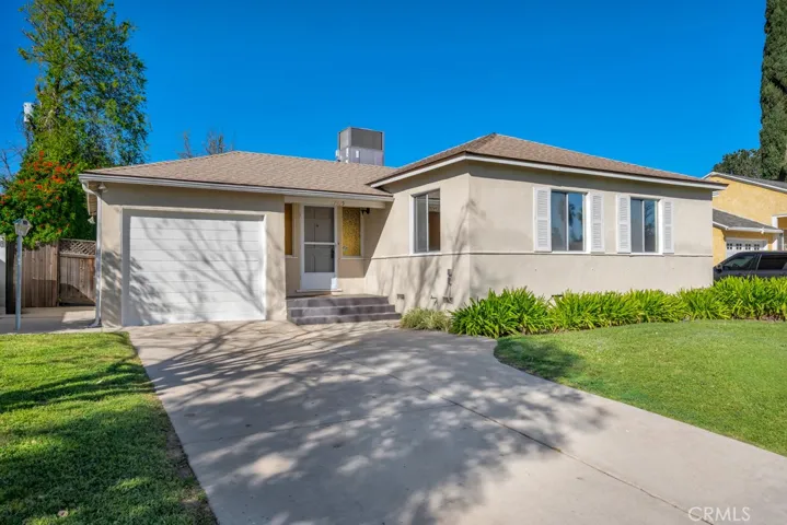 17435 Burma, Encino, California 91316