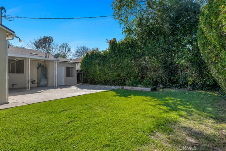 17435 Burma, Encino, California 91316