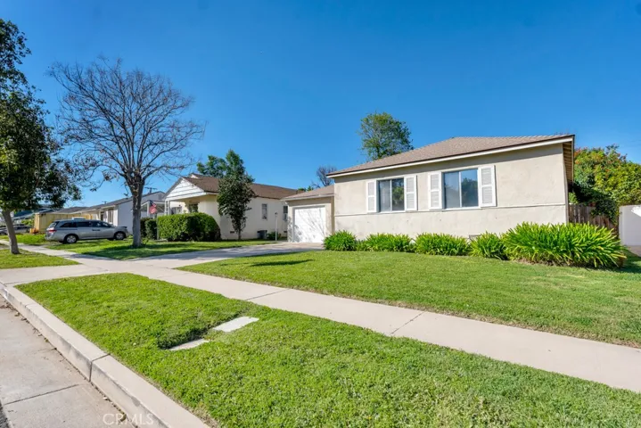17435 Burma, Encino, California 91316