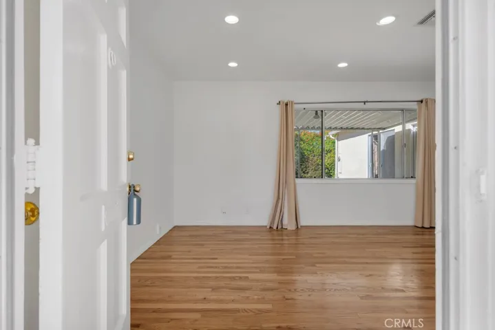 17435 Burma, Encino, California 91316