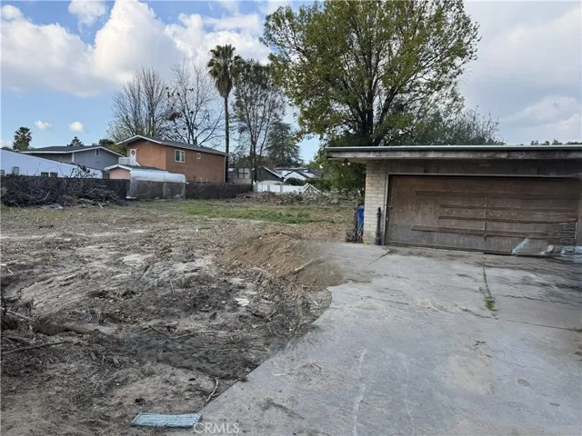 Detached Garage Rear & Yard