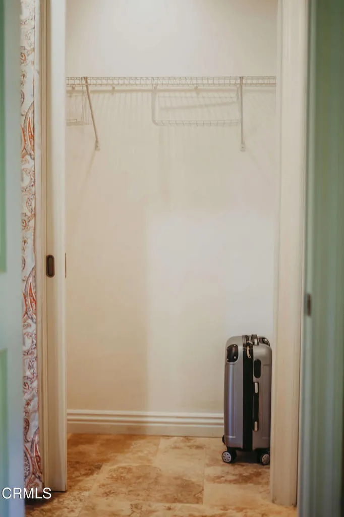 561 Hallway Closet 41