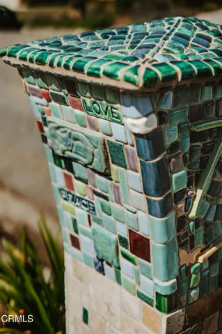 802 Tile Mailbox Peace & Love 04