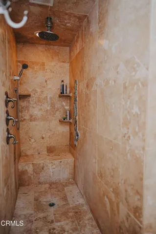 453 Master Walk In Shower 28