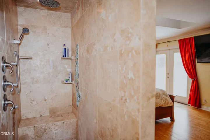 452 Master Walk In Shower 29