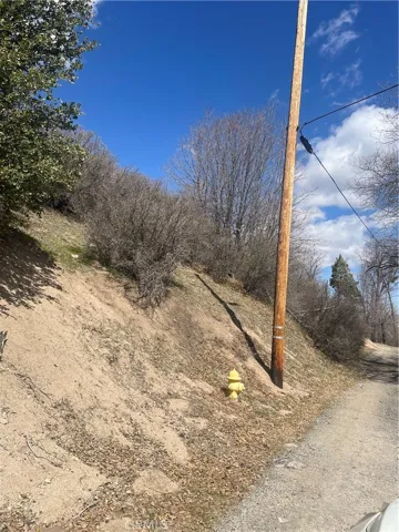 Electric & Water on street nearby