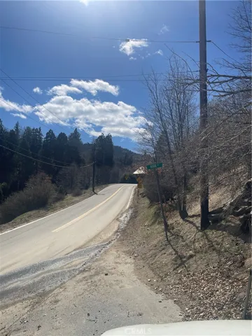 Main road to property...Hook Creek Rd to Hook Lane
