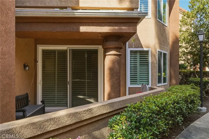 The downstairs patio is large, light and bright ideal for sipping your morning coffee !