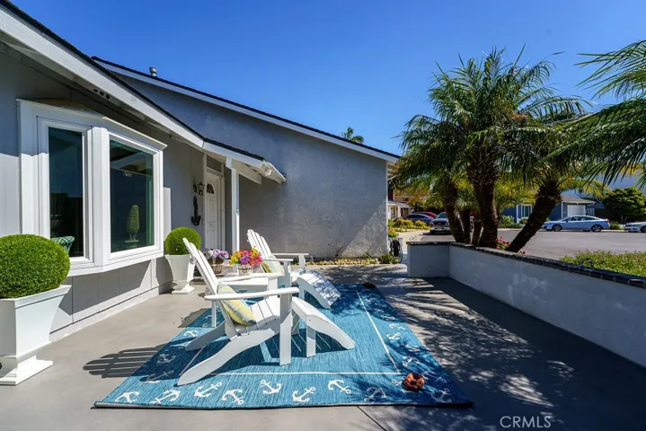 Front courtyard, Beach style living!