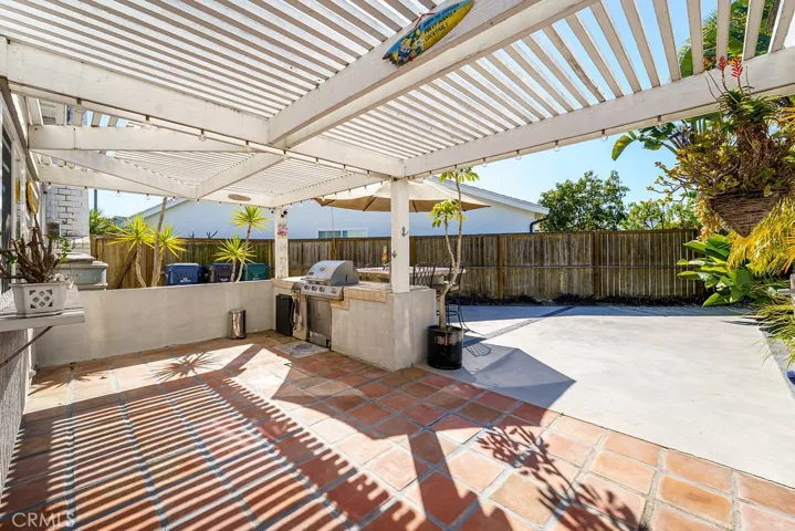 This really shows the ample space on the left side of the property.