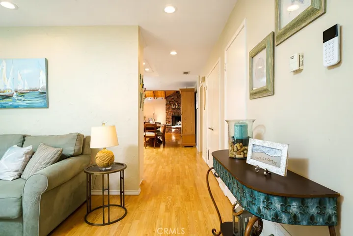 Natural welcoming entry to this great home!